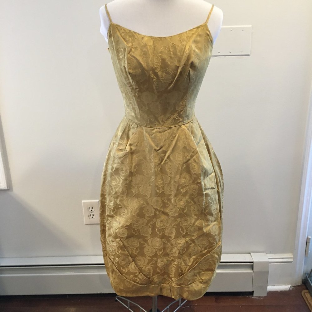 Vintage late 50s/early 60s Gold brocade dress - Picture 2 of 13